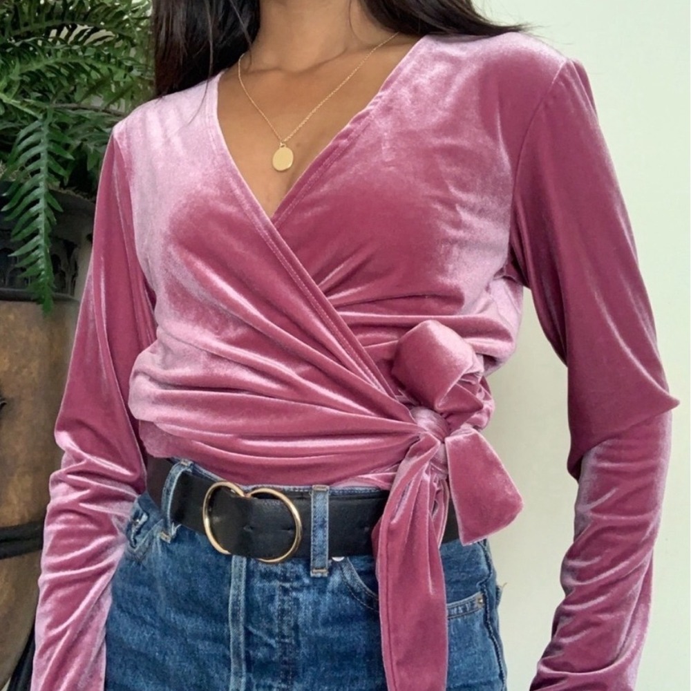 Abercrombie & Fitch Velvet Long Sleeve Wrap Top V-Neck S Blush Pink Luxe Regency